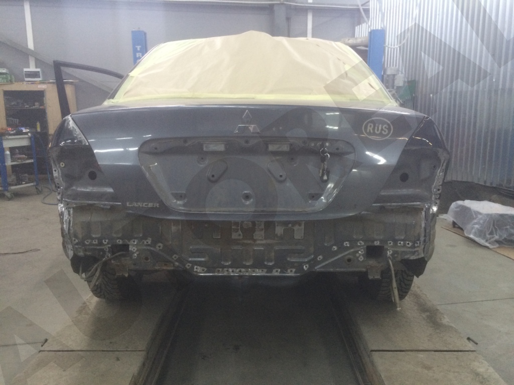 покраска авто Mitsubishi Lanser ремонт задней панели в СПБ