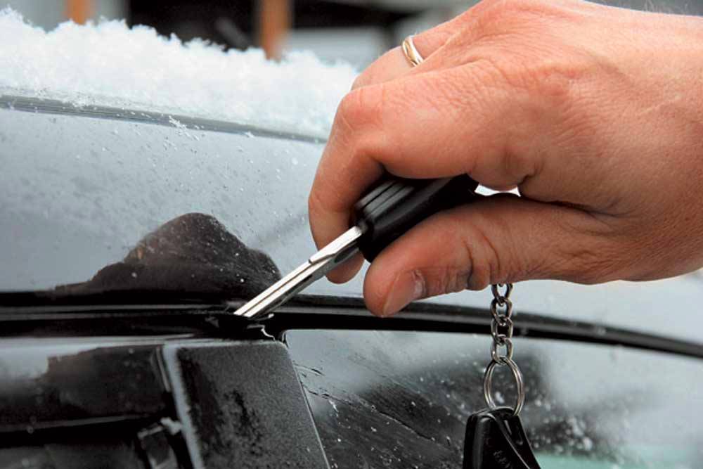 Как предотвратить замерзание замка и двери машины?